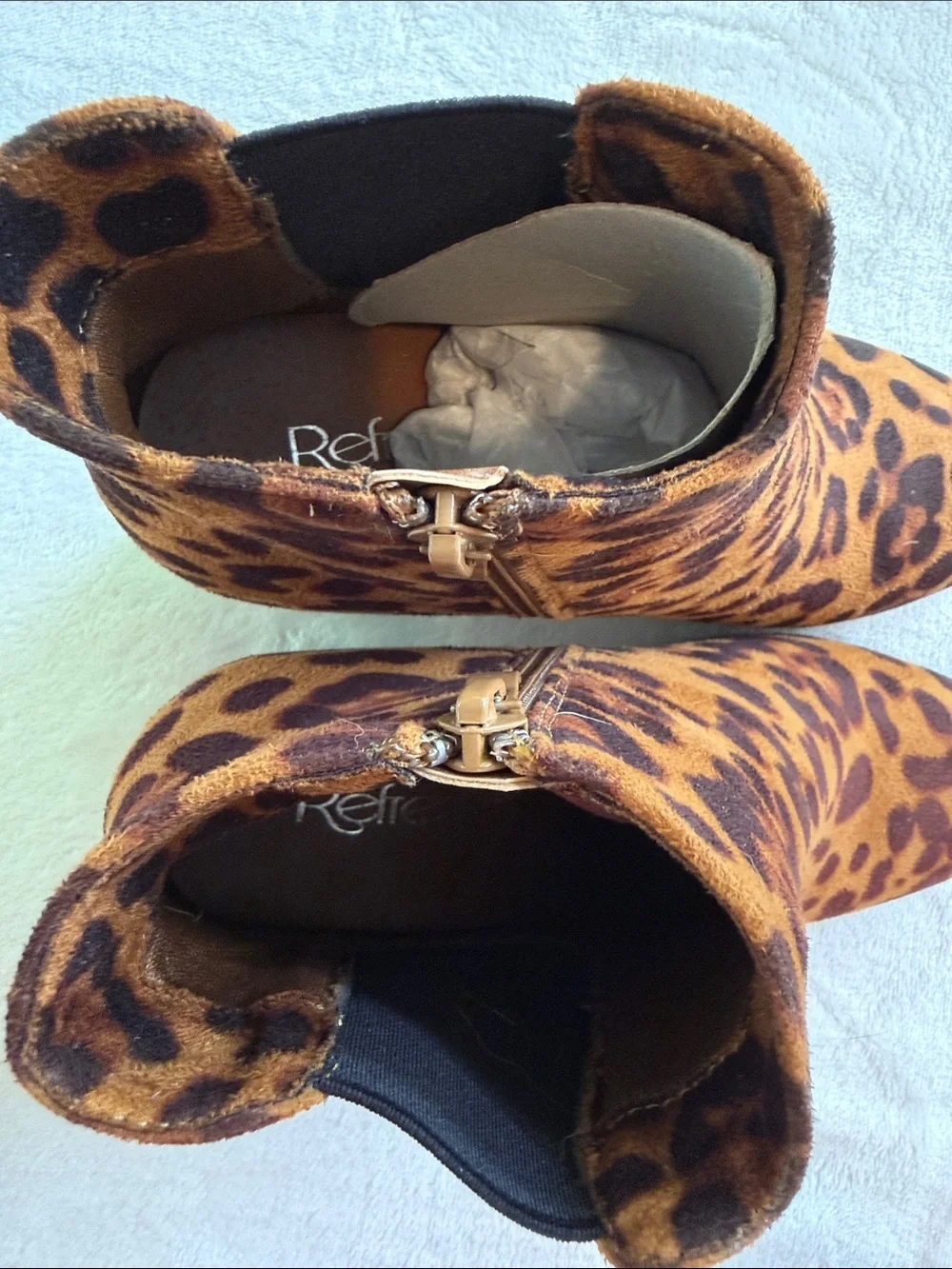 Refresh Leopard Print Pointed Toe Block Heel Ankle Booties Size 7